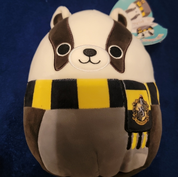Harry Potter Hufflepuff Badger Squishmallow - Picture 4 of 6